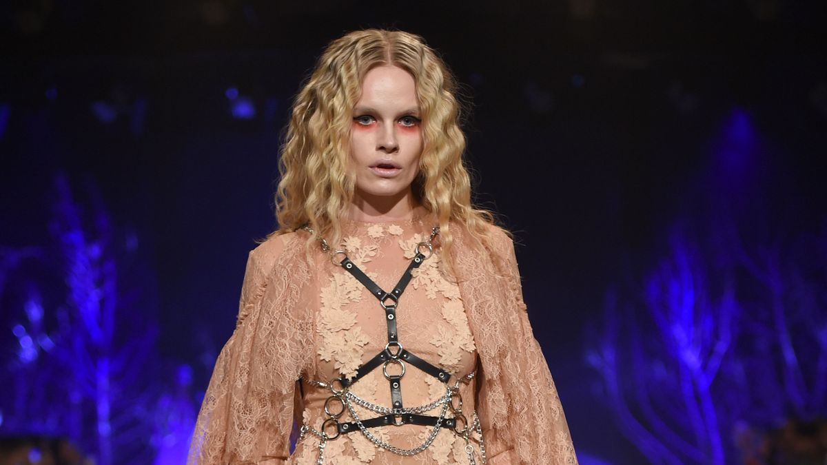 From Cringey to Chic: Why Crimped Hair is Trending Again